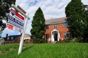 Contract signings to buy homes in U.S. fall for second time in 2015