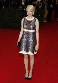 Michelle Williams, daughter Matilda Ledger attend play
