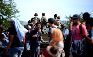 Hungary builds fence as Croatia closes border crossings