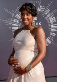 Watch: Kelly Rowland, Michelle Williams reunite to serenade toddler