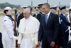 WATCH: Pope Francis welcomed by Obama at White House