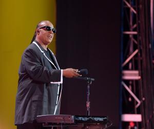 Stevie Wonder serenades James Corden's wife on 'Late Late Show'