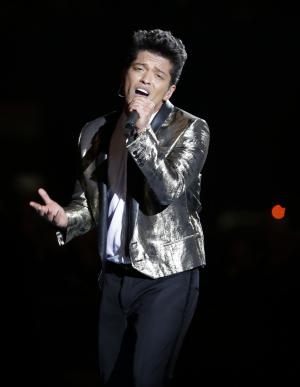 Bruno Mars invited to perform during 2016 Super Bowl  halftime show