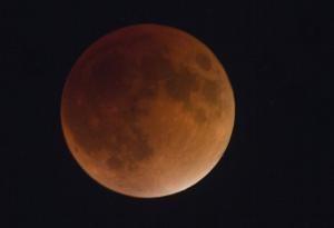 Blood moon eclipse makes quite a sight over United States