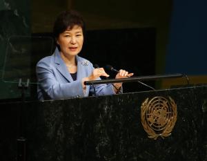 South Korean president calls on North Korea to abandon nuclear weapons