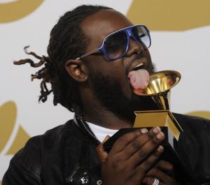 T-Pain croons national anthem without auto-tune at Dodger Stadium performance