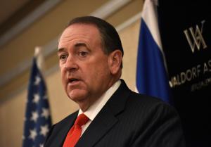 GOP contender Mike Huckabee to visit Kim Davis in jail, lead rally