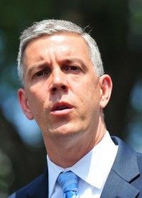 Student loan default rates drop by 6 percent