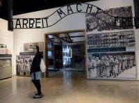 Woman, 91, faces 260,000 counts for Auschwitz role