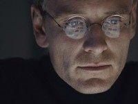 1000w_steve-jobs-movie-2015-holding