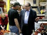 Mike Huckabee toured the Clow Valve plant in Oskaloosa, Iowa, on Wednesday.
