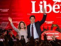 Canadian Liberal Party leader Justin Trudeau and his wife Sophie wave on stage in Montreal on October 20, 2015 after winning the general elections. AFP PHOTO/NICHOLAS KAMM (Photo credit should read
