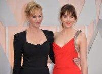 Melanie Griffith stuns with mom, daughters at Elle awards