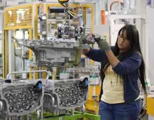 GM, UAW avoid strike with a tentative deal