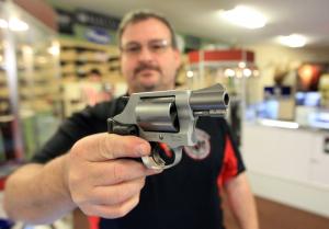 L.A. approves law requiring locked guns