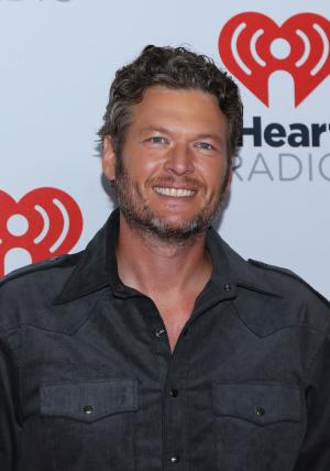 Blake Shelton slams rumors, announces new tour