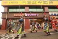 Dunkin' Donuts closes 100 stores