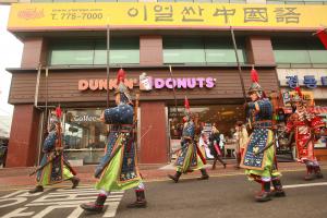 Dunkin' Donuts closes 100 stores
