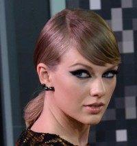 Taylor Swift addresses engagement rumors on Twitter