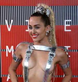 Miley Cyrus planning all-nude concert with the Flaming Lips