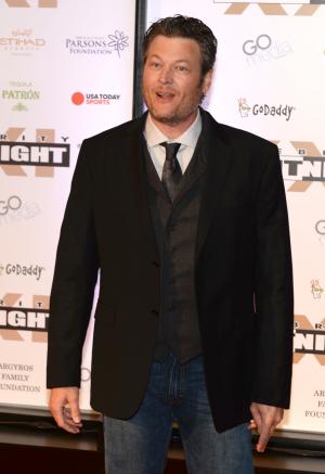 Blake Shelton sues tabloid over fake cover story
