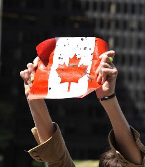 Suncor makes bid for Canadian Oil Sands Ltd.