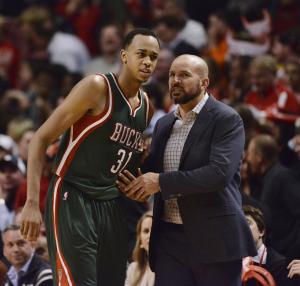 Jewelry store owner apologizes to Milwaukee Bucks' John Henson