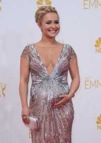 Hayden Panettiere enters treatment for postpartum depression