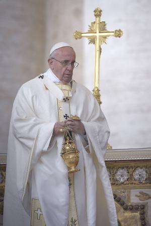 Pope praises family life in canonization of married couple