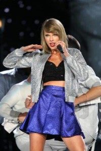 Taylor Swift files countersuit against DJ who allegedly groped her