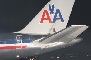 American Airlines plane diverted after pilot becomes ill, dies