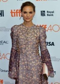 Natalie Portman fights back in 'Jane Got a Gun' trailer