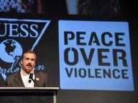 Charlie Beck peace (Jason Merritt / Getty)