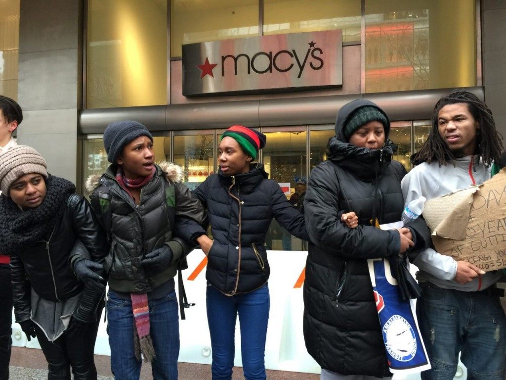 Macy's Blocked by Black Friday Protest (Lee Stranahan / Breitbart News)