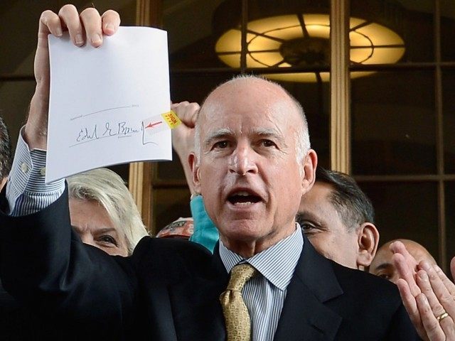 Jerry Brown signature (Kevork Djansezian / Getty)