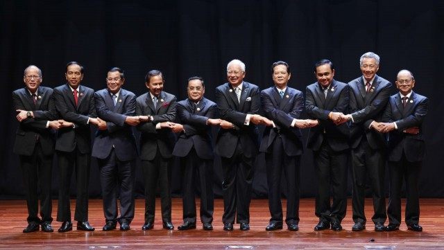 Benigno Aquino III, Joko Widodo, Hun Sen, Hassanal Bolkiah, Thongsing Thammavong, Najib Razak, Nguyen Tan Dung, Prayuth Chan-o-cha, Lee Hsien Loong, Thein Sein