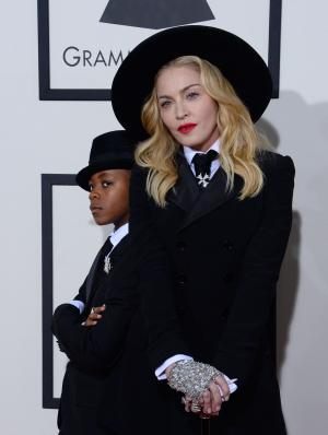 Watch: Madonna pays tribute to the victims of the Paris attacks