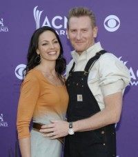 Joey Feek, now under hospice care, records her voice on storybooks for baby daughter