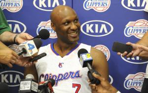 Lamar Odom 'off all machines,' says Khloe Kardashian
