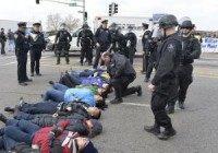 Deportation protesters glue themselves to detention center gate