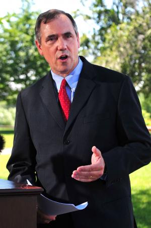 Merkely, Sanders want to keep fossil fuels in the ground