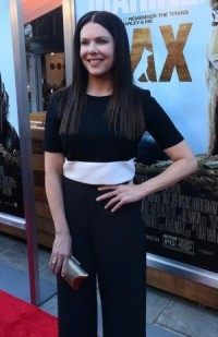 Lauren Graham to star in film version of James Patterson's 'Middle School'