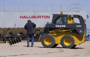 Halliburton raising cash for Baker Hughes grab