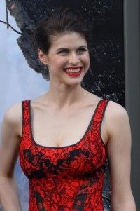 Alexandra Daddario to star with Dwayne Johnson in 'Baywatch'