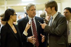 Hoeven tries again to erase oil export ban