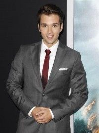 Nathan Kress marries London Elise Moore