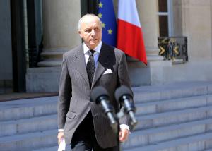 French FM sees coalition against IS, but Russia stalls