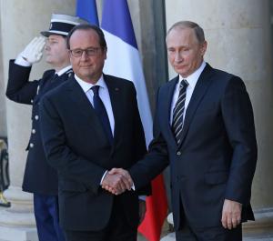 Putin, Hollande agree to share intelligence against Islamic State