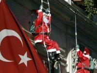‘Muslims Don’t Celebrate Christmas': Turkish Protesters Take Stand Against Santa Claus