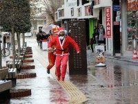 Watch: Santa Claus Converts to Islam Before Sharia Judge on Streets of Turkey